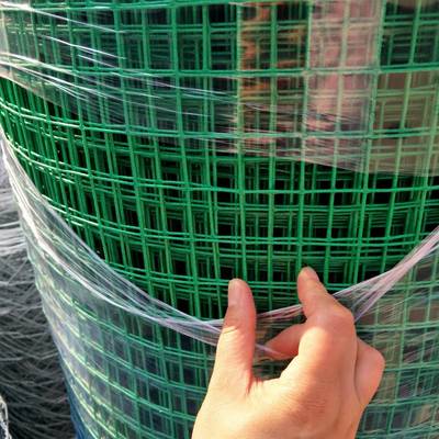 走进工成护栏网 双边丝护栏、圈地围栏与石雕工艺品的应用与艺术